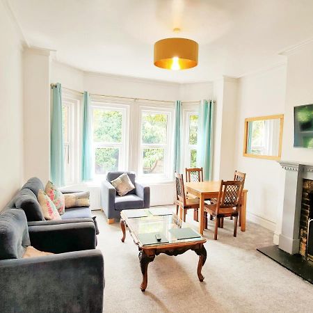 Flat-B, 4 Adults, 20 Mins To Beach, Netflix, Wifi, Sleeps 4 Adults Bournemouth Exterior photo