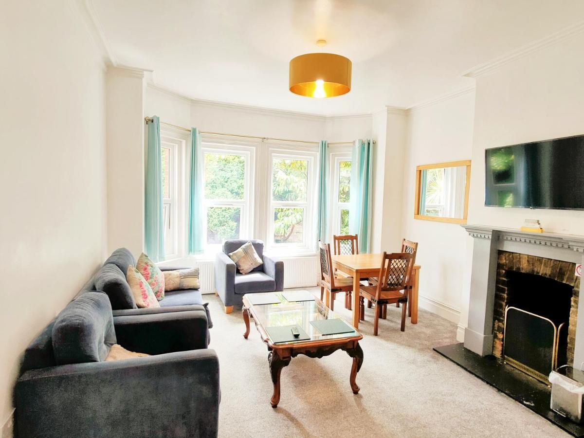 Flat-B, 4 Adults, 20 Mins To Beach, Netflix, Wifi, Sleeps 4 Adults Bournemouth Exterior photo